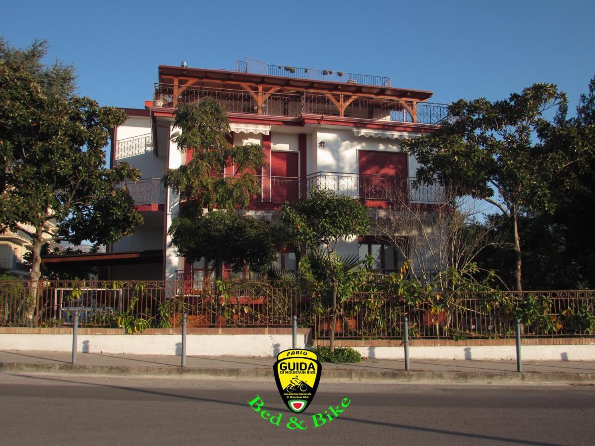 Villa Claudianna Bed & Bike Paestum Exterior photo